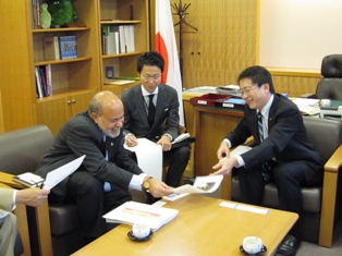 （写真）ラミロ・ロペス・ダ・シルバ国連世界食糧計画（WFP）事務局次長による山花外務大臣政務官表敬