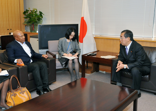 外務省 イェンゲニ南アフリカ与党アフリカ民族会議 Anc 政治教育部長の松本副大臣表敬