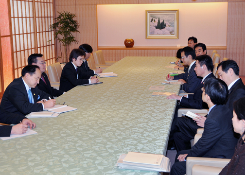 （写真）日・モンゴル外相会談