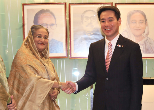 Courtesy Call by Mr. Seiji Maehara, Minister for Foreign Affairs, on Her Excellency Sheikh Hasina, Prime Minister of the People’s Republic of Bangladesh(Photo)