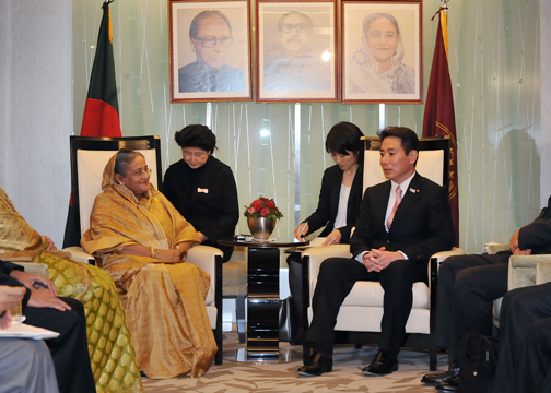 Courtesy Call by Mr. Seiji Maehara, Minister for Foreign Affairs, on Her Excellency Sheikh Hasina, Prime Minister of the People’s Republic of Bangladesh(Photo)