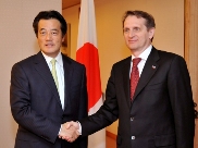 （写真）岡田外務大臣とナルィシュキン・ロシア大統領府長官との会談1