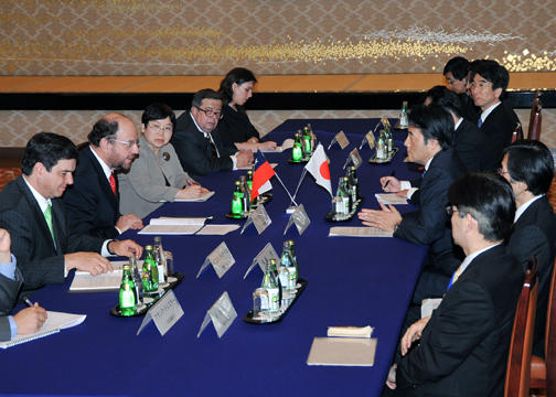 (写真)日・チリ外相会談
