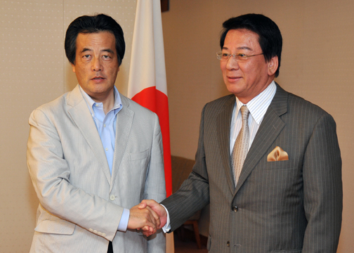 （写真）杉良太郎氏に対する「日ベトナム特別大使」の委嘱