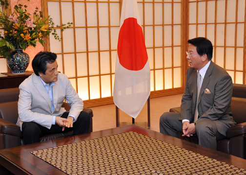 （写真）杉良太郎氏に対する「日ベトナム特別大使」の委嘱