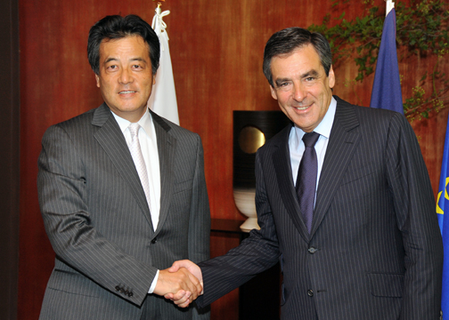 Courtesy Call on Mr. François Fillon, Prime Minister of the French Republic(Photo)