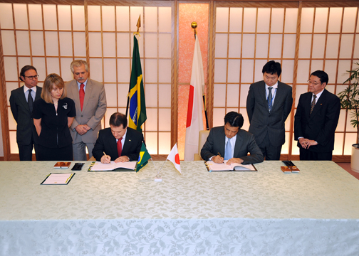 （写真）日・ブラジル社会保障協定の署名