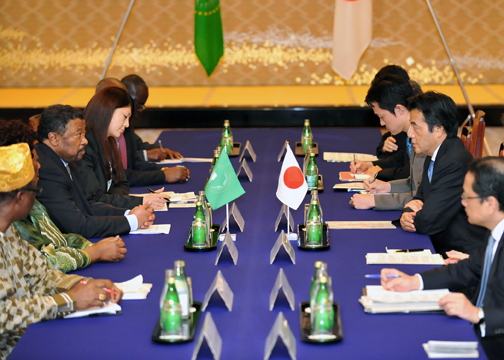 （写真）岡田外務大臣とピンAU委員長の会談及び「日・AU協力強化に関する共同コミュニケ」の発出