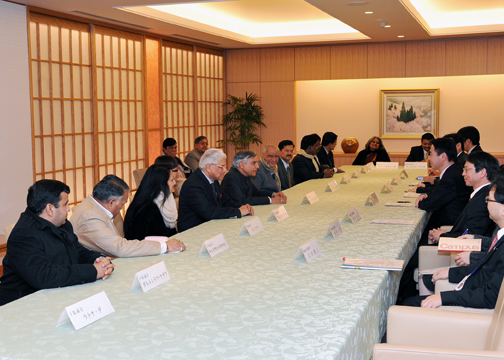 Courtesy Call on Mr. Seiji Maehara, Minister for Foreign Affairs, by a Goodwill Delegation of Indian Parliamentarians(Photo)
