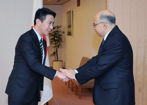 （写真）前原誠司外務大臣とアブデルナーセル本邦駐箚エジプト・アラブ共和国特命全権大使との会談