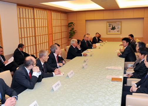 欧州議会国際貿易委員会による玄葉外務大臣表敬