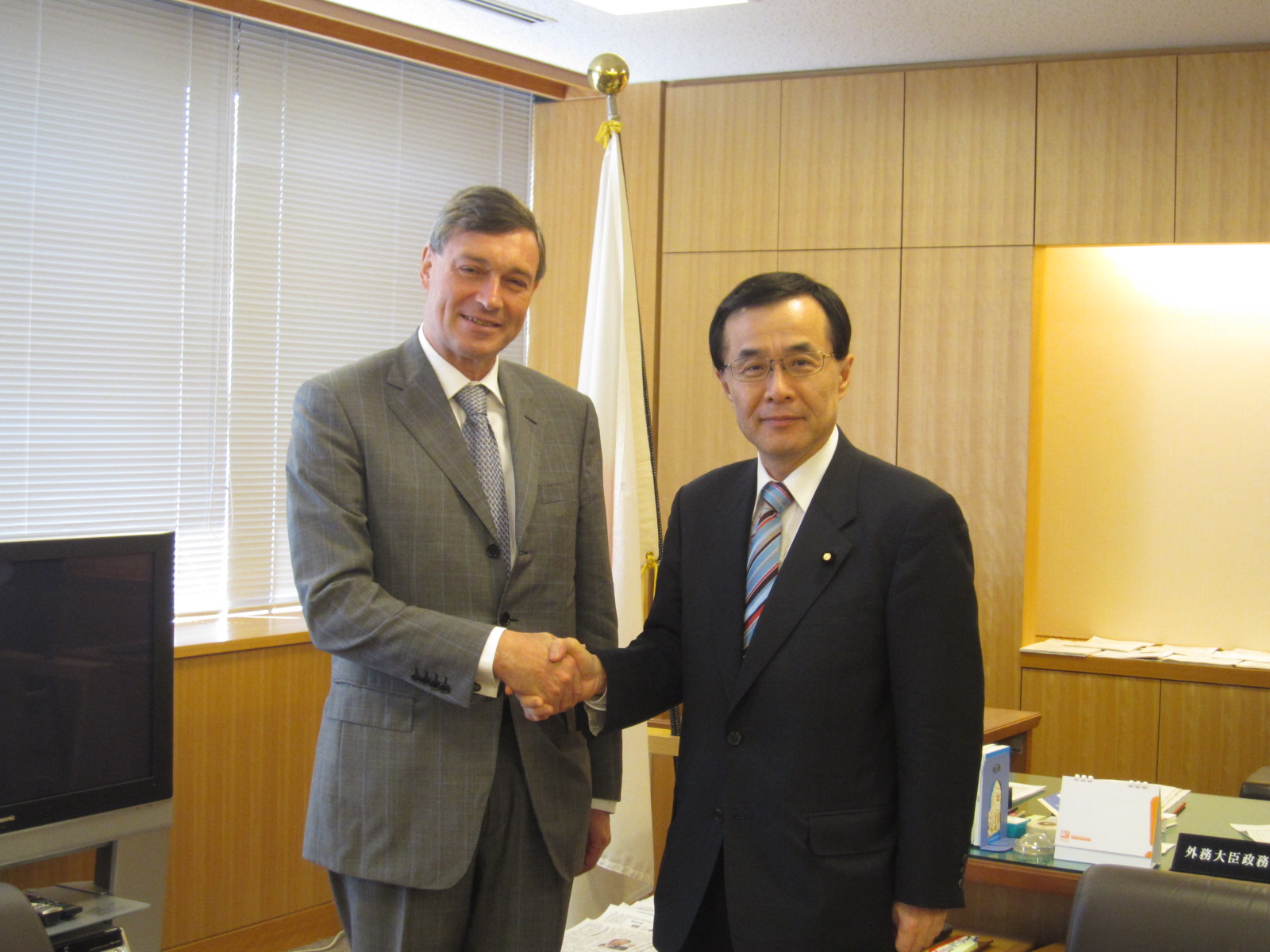 シュヴァイスグート駐日欧州連合代表部大使による浜田外務大臣政務官表敬