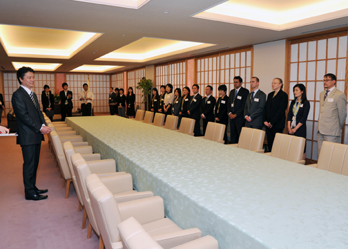 在外公館現地職員による玄葉外務大臣への表敬