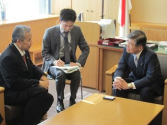 （写真）アグス・プルノモ・インドネシア国家気候変動評議会事務局長による加藤外務大臣政務官への表敬