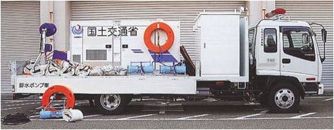 排水能力30m3/minの排水ポンプ車