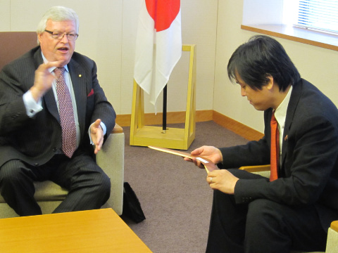 (写真)オーストラリア観光輸出機構のジョン・キング理事長による中野大臣政務官への表敬訪問-2