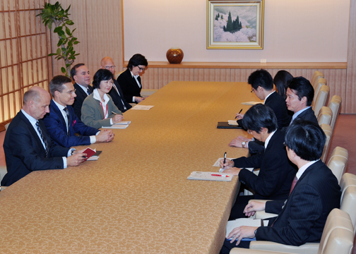 （写真）玄葉外務大臣とストゥブ・フィンランド欧州・外国貿易相との会談-2