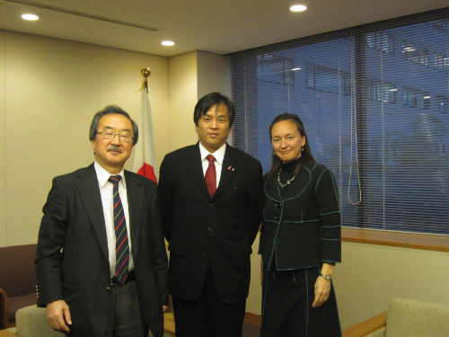 （写真）赤阪国連事務次長による中野外務大臣政務官への表敬訪問-1