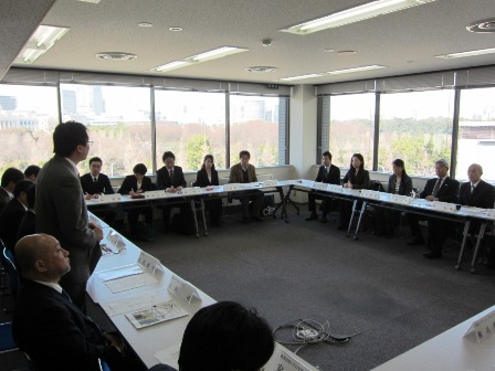 （写真）山花政務官とアフガニスタンで活動するNGOとの意見交換会の開催