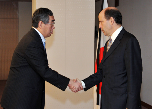 （写真）ルース駐日米国大使による松本外務大臣表敬1