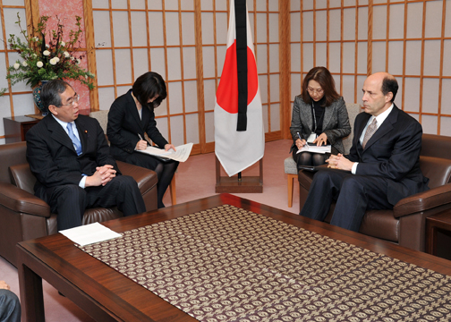 （写真）ルース駐日米国大使による松本外務大臣表敬2