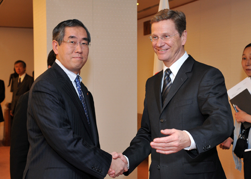 （写真）日独外相会談