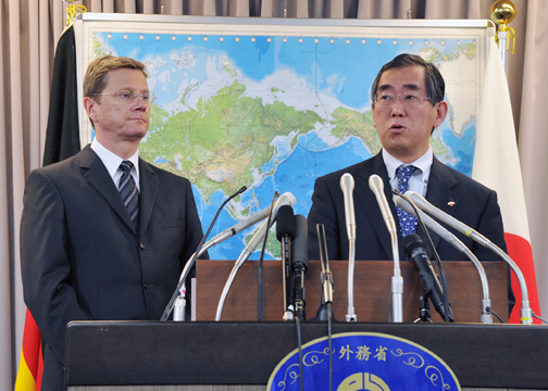 （写真）日独外相会談