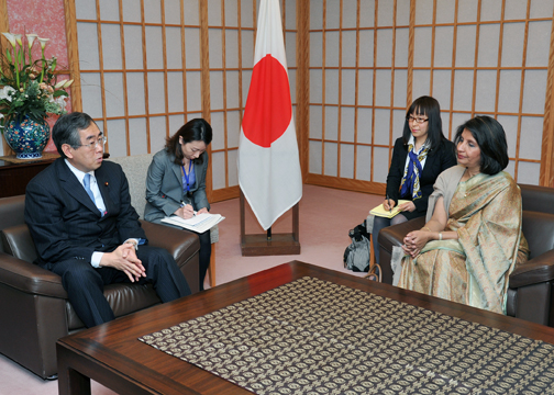 (写真)ラオ・インド外務次官による松本外務大臣表敬