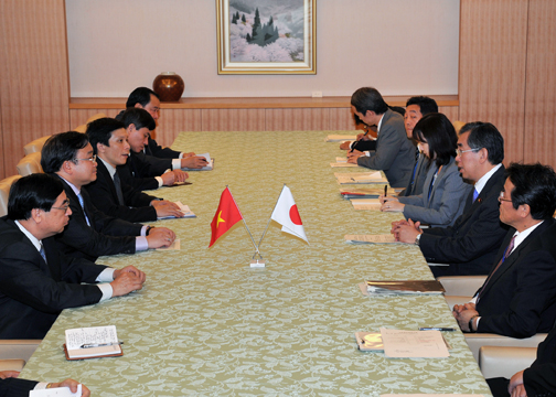 （写真）ホアン・チュン・ハイ・ベトナム副首相と松本大臣との会談(概要)