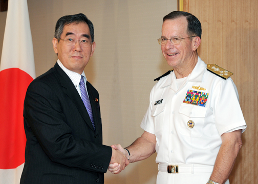 写真：松本外務大臣へのマレン米統合参謀本部議長による表敬