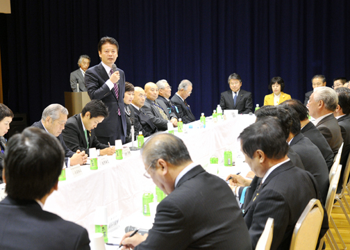 （写真）元島民・返還運動関係者との対話