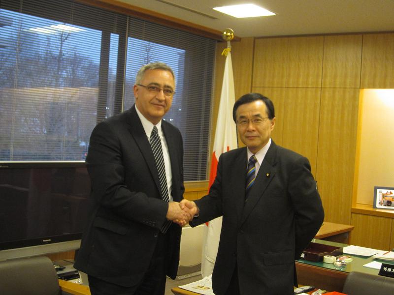 （写真）マナサリャン・アルメニア外務次官による浜田外務大臣政務官表敬