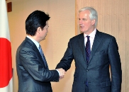 （写真）玄葉外務大臣とバルニエ欧州委員との会談