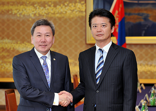 （写真）日・モンゴル外相会談1