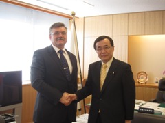 トヴィルクン黒海経済協力機構（BSEC）事務局長の浜田政務官表敬
