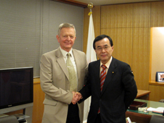 ラフマーノフ駐日ベラルーシ大使と浜田和幸外務大臣政務官