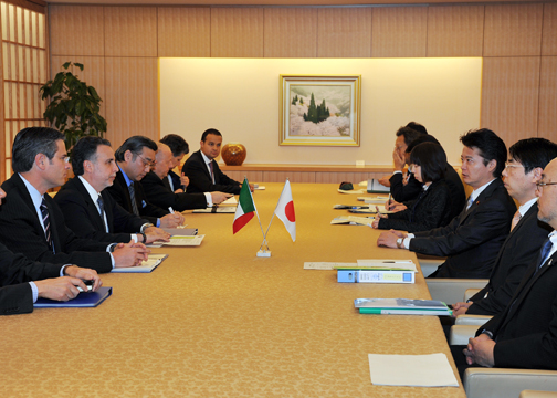 （写真）玄葉外務大臣とフェラーリ・メキシコ経済大臣との会談（概要）-2