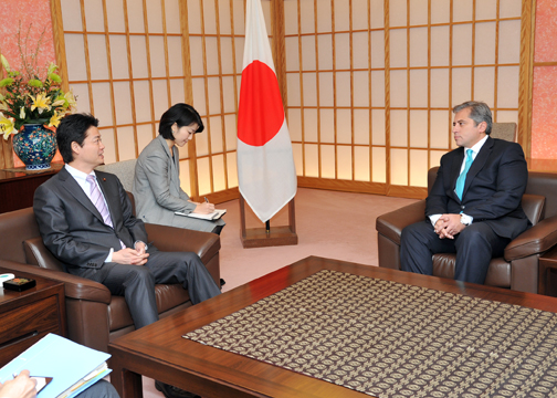 （写真）玄葉外務大臣とハッサン・ヨルダン・ハシェミット王国計画・国際協力大臣との会談-2