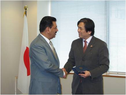 （写真）ムハンマド・アシフ・パキスタン・統合参謀本部参謀長による中野外務大臣政務官表敬