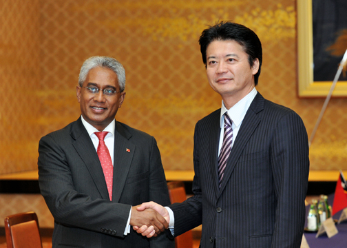 （写真）玄葉外務大臣とザカリアス・アルバノ・ダ・コスタ東ティモール外務大臣との会談-1