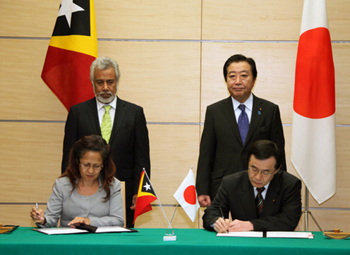 （写真）東ティモールに対する円借款「国道1号線整備計画」に関する交換公文の署名式