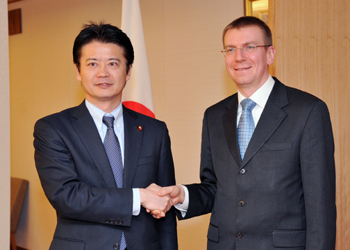 （写真）日・ラトビア外相会談（概要）-1
