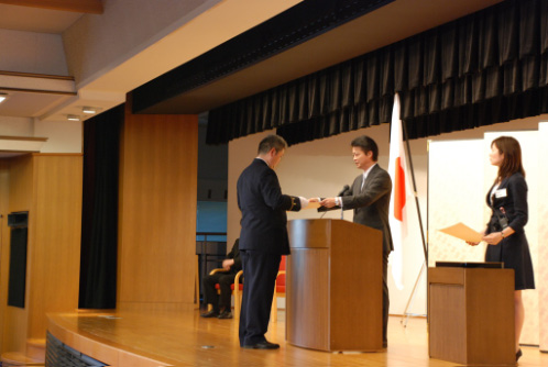 （写真）国際緊急援助隊参加者に対する外務大臣感謝状授与式-2