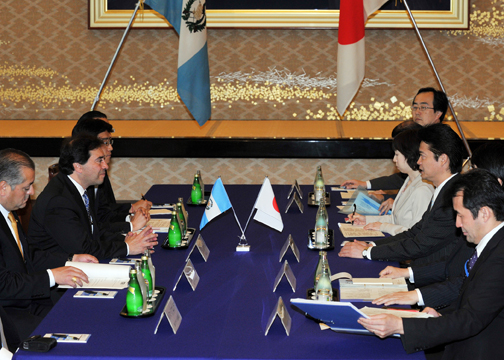（写真）日・グアテマラ外相会談-2