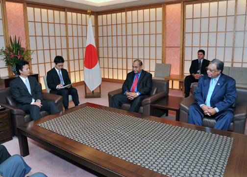 (写真)玄葉外務大臣によるロヤック・マーシャル諸島大統領への表敬