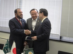 （写真）サウジアラビア若手外交官の浜田外務大臣政務官への表敬-1