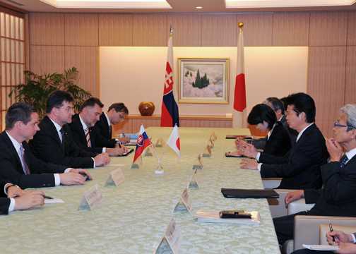 （写真）日・スロバキア外相会談（概要）-2