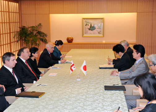 （写真）日・グルジア外相会談-2
