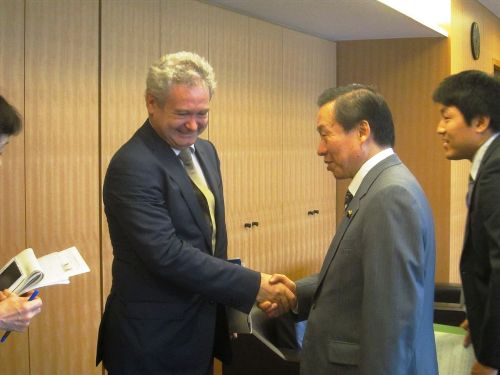 （写真）山根外務副大臣とマヴロヤニス・キプロス共和国大統領直轄欧州問題担当副大臣との会談