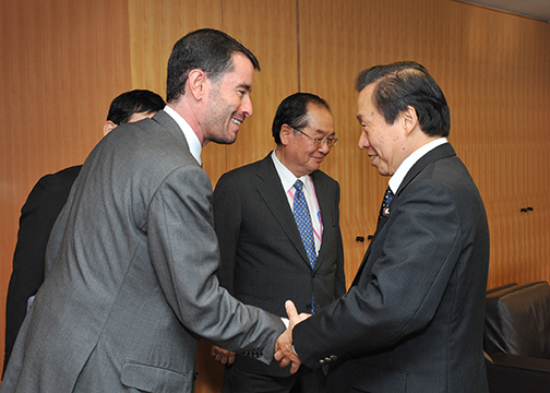 （写真）フラスキーリョ・ポルトガル・日本友好議員連盟会長による山根外務副大臣表敬-1